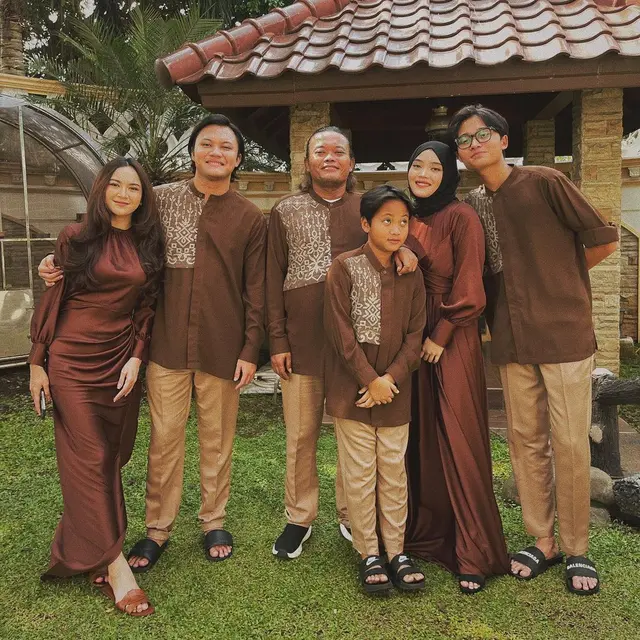 Beda Keyakinan, Ini Potret 6 Artis Temani Kekasih Rayakan Hari Besar Agamanya