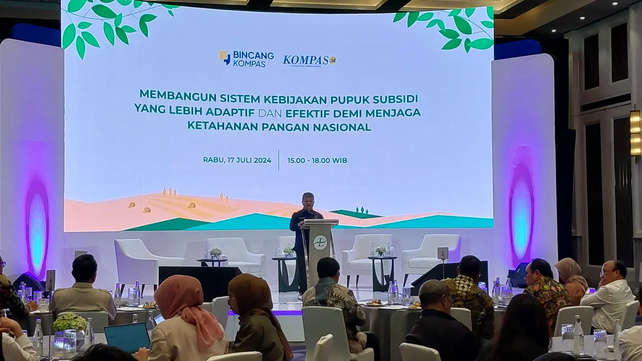 Deputi Bidang Koordinasi Pangan dan Agribisnis, Kementerian Koordinator Bidang Perekonomian, Dida Gardera diskusi terkait pupuk subsidi di Langham Hotel, Jakarta, Rabu (17/7/2024). (Arief/Liputan6.com)
