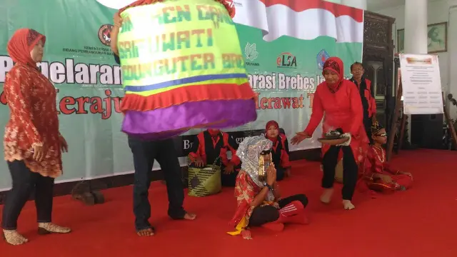 Tari sintren diyakini merupakan wujud cinta pasangan kekasih yang tak direstui keluarga.