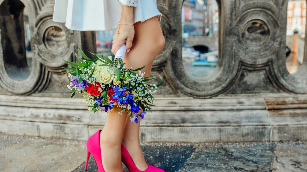 Rekomendasi Warna Sepatu yang Cocok untuk Baju Putih, Tampil Stylish Tanpa Gagal