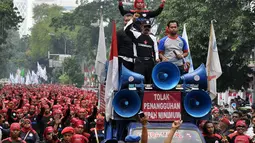 Massa yang datang merupakan gabungan berbagai organisasi buruh yang ada di Jabodetabek (Liputan6.com/Miftahul Hayat)