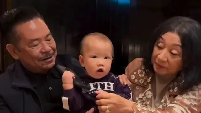 Potret Kyarra Anak Jessica Mila Main Bareng Kakek dan Neneknya (credit: instagram/jesicamila03)