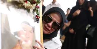 Pemakaman Ayah Olla Ramlan