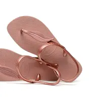 Sandal untuk liburan saat Imlek. (Foto: Dok. Havaianas)