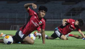 Pemusatan latihan (TC) Timnas Indonesia U-20 untuk Kualifikasi Piala Asia U-20 digelar di Stadion Gelora 10 November, Surabaya. (Bola.com/Wahyu Pratama)