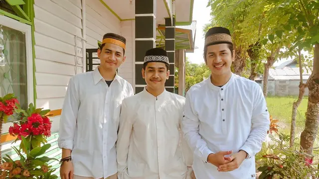 6 Potret Kompak Syakir Daulay dan Zikri Daulay, Kakak Beradik yang Jadi Aktor