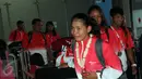 Para Atlet Dayung Indonesia saat tiba di Bandara Soekarno-Hatta, Banten, Selasa (16/6/2015). Dengan raihan 13 medali emas, 6 perak dan 4 perunggu, Indonesia dinobatkan sebagai juara umum rowing SEA Games 2015. (Liputan6.com/Helmi Afandi)