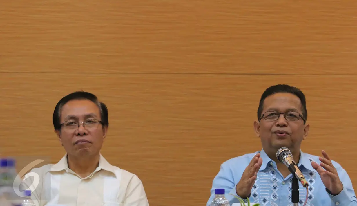 Ketua KEIN Soetrisno Bachir memberikan keterangan pada saat FGD Komite Ekonomi dan Industri Nasional (KEIN) di Jakarta, Rabu (5/10). KEIN tengah menyusun peta jalan (roadmap) industrialisasi sektor pariwisata. (Liputan6.com/Angga Yuniar)