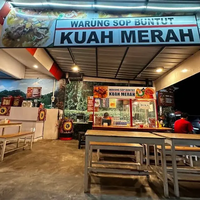 Potret Warung Sop Buntut Ayah Vidi Aldiano