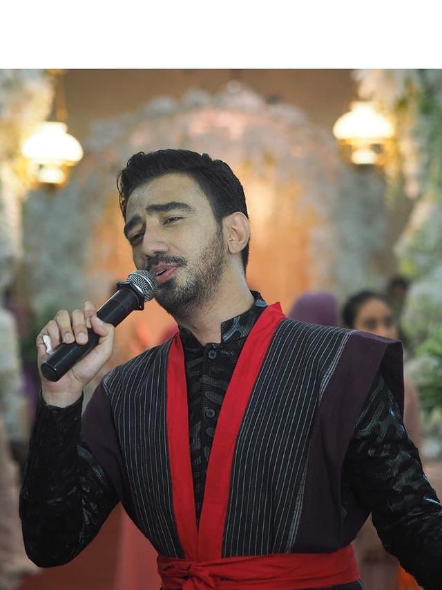 7 Pesona Reza Zakarya, Dipercaya Jadi Komentator Dangdut Academy Asia 5