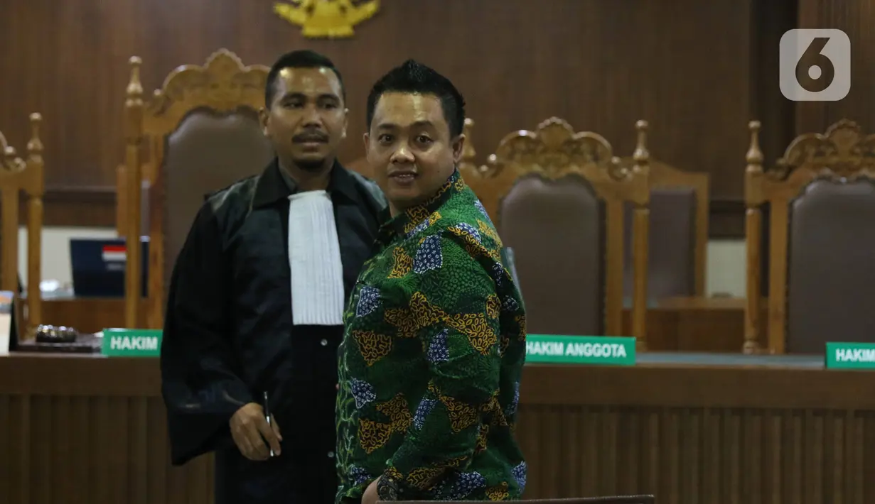 Asisten pribadi mantan Menpora Imam Nahrawi, Miftahul Ulum usai sidang dakwaan di Pengadilan Tipikor Jakarta, Kamis (30/1/2020). Miftahul didakwa menjadi perantara suap Rp 11,5 miliar dari mantan Sekjen KONI Ending Fuad Hamidy dan mantan Bendahara KONI Johnny E Awuy. (Liputan6.com/Angga Yuniar)