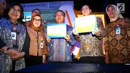 Dirut Bank bjb Ahmad Irfan (kedua kanan) bersama jajaran direksi bjb pada peresmian bjb University di Bandung, Rabu (18/7). bjb University akan menampung pengembangan bagi 1.000 karyawan bjb setiap tahunnya. (Liputan6.com/Pool/Toga)