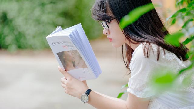 Ilustrasi membaca buku, cerita rakyat