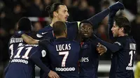 Para pemain Paris Saint-Germain merayakan gol ke gawang Angers SCO pada laga Ligue 1 di Parc des Princes, Paris, Sabtu (23/1/2016) malam WIB. (AFP/Franck Fife)