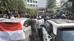 Massa sopir GoCar menggelar aksi di Kantor Gojek, Pasar Raya Blok M, Jakarta, Senin (5/8/2019). Aksi yang diikuti ribuan sopir GoCar dari wilayah di Indonesia menuntut aplikator mengembalikan insentif, memperjelas status kemitraan, dan open suspend secara nasional. (merdeka.com/Iqbal S. Nugroho)