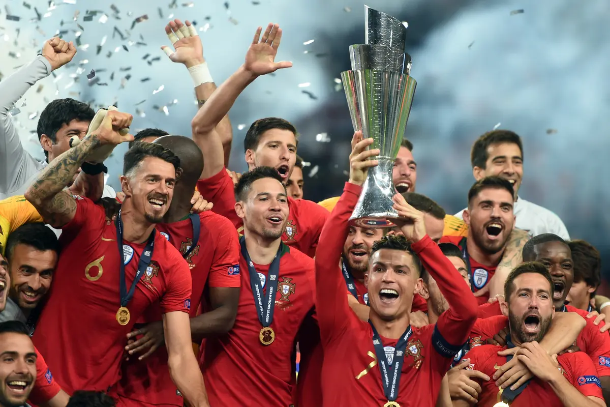 FOTO: Cristiano Ronaldo Antar Portugal Juara UEFA Nations League