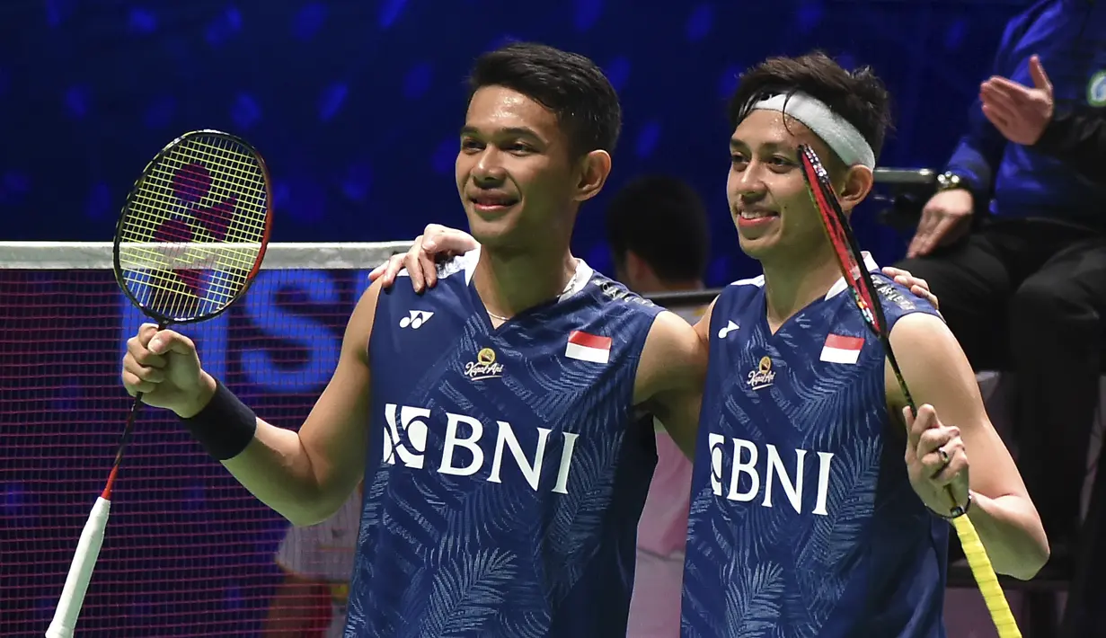 Fajar/Rian memenangkan pertandingan ini dengan cukup cepat.  (AP Photo/Rui Vieira)