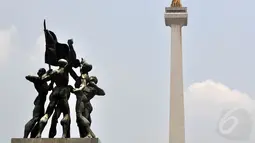 Pudarnya emas lidah api di puncak Monas itu juga disebabkan jarangnya pembersihan, Jakarta, Sabtu (25/10/14). (Liputan6.com/Miftahul Hayat)