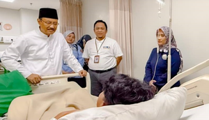 Gus Ipul Jenguk Korban Ledakan SMAN 72 Jakut, Pastikan Beri 3 Jenis Bantuan. Foto: Kemensos.