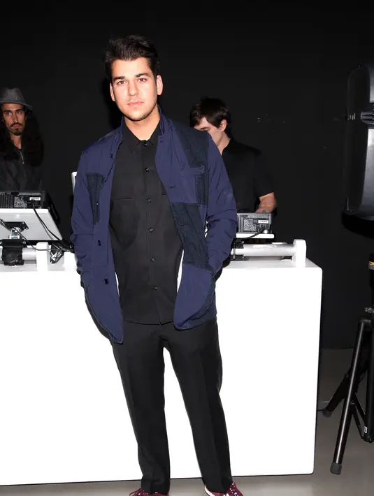 Rob Kardashian pun tak perduli pertentangan yang terjadi pada dirinya dan keluarga Kardashian. Rupanya, menurut suatu sumber terdekat mengatakan Rob pun siap jika kehilangan keluarga Kardashian. (AFP/Bintang.com)