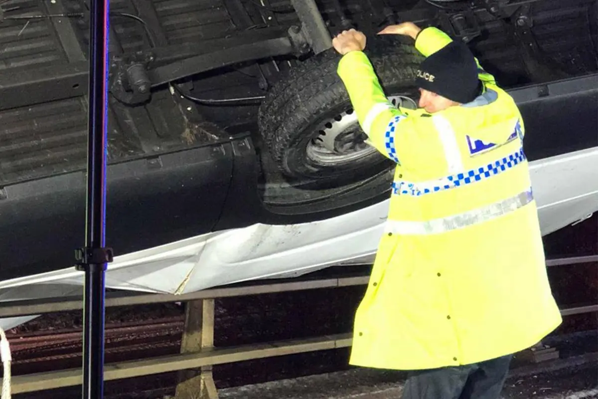 Menahan Mobil Agar Tak Terjun, Polisi Ini Disebut 'Superman'