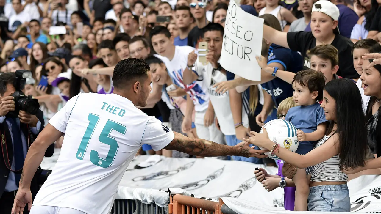 FOTO: Suporter Sambut Meriah Wonderkid Baru Real Madrid
