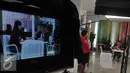 Pemain sinetron High School Love Story saat melakukan adegan syuting di Studio MD, Jakarta, Kamis (20/8/2015). Sinetron HSLS sudah tayang sejak 10 Agustus 2015 lalu di SCTV. (Liputan6.com/Herman Zakharia)