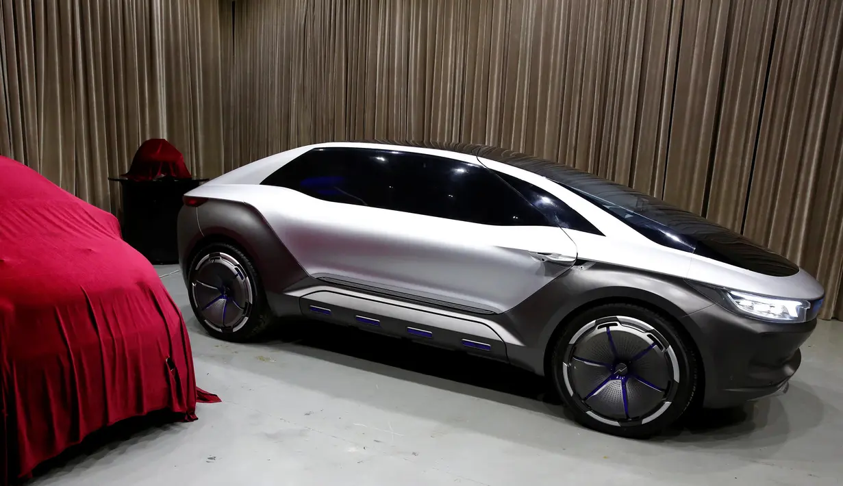 Mobil konsep Tigercar P0 saat dipamerkan pada lokakarya di Beijing, Tiongkok, Senin (7/11). Tigercar P0 adalah mobil listrik dengan desain futuristik. (REUTERS / Thomas Peter)