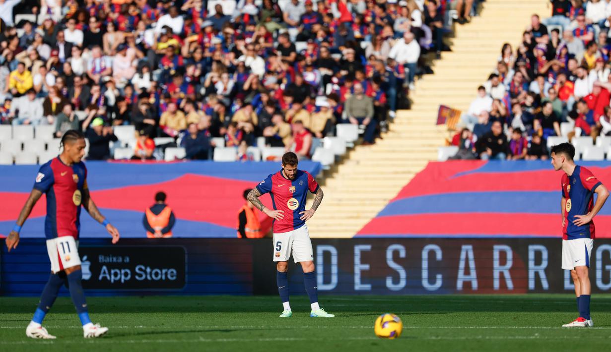 Kekalahan ini menjadi pukulan bagi Barcelona yang baru saja merayakan ulang tahun ke-125 klub. Hasil ini juga membuat Blaugrana tanpa kemenangan dalam tiga pertandingan terakhir di La Liga. (AP Photo/Joan Monfort)