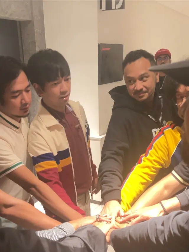 Giring Tetap Hibur Penggemar di Konser D'MASIV 20AD TO THE WORLD Malaysia Lewat Bangku Penonton