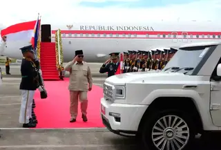 Presiden Prabowo Subianto Dijemput Menggunakan Mobil Maung di Bandara MCIAA General Aviation Terminal, Cebu, Filipina (Tim Media Presiden)