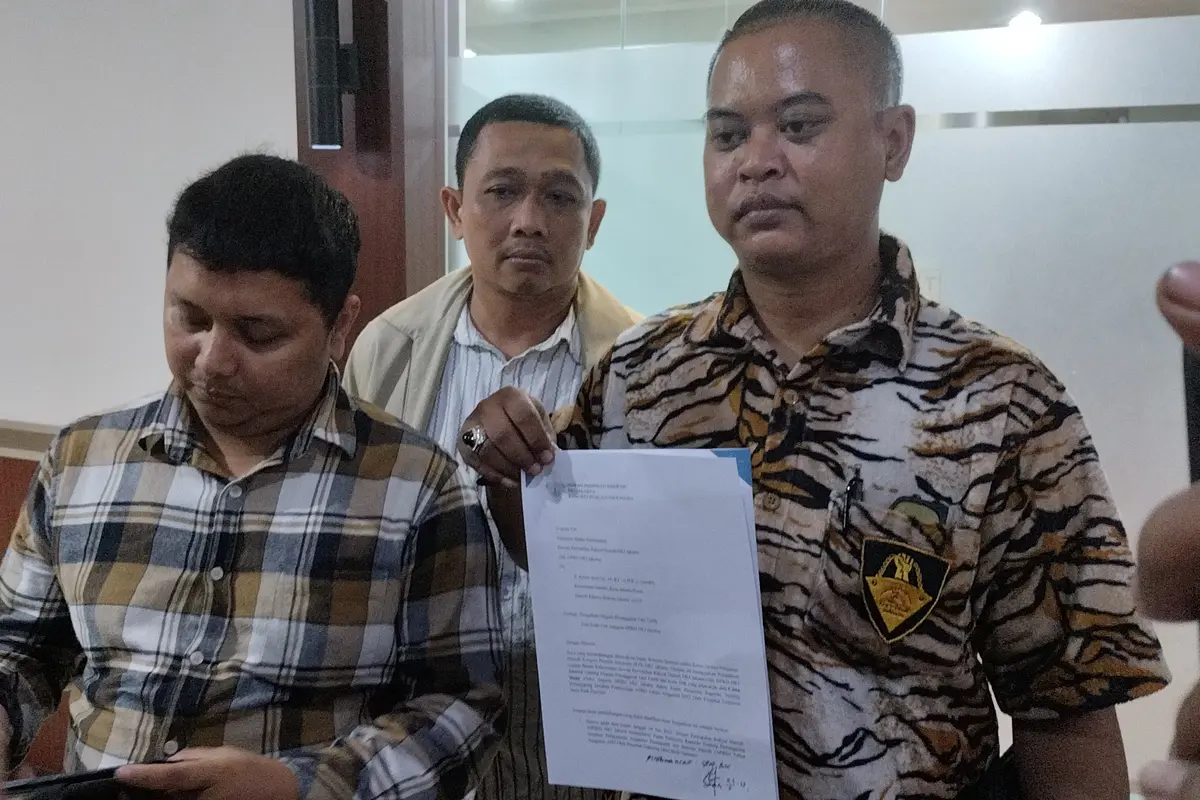 Lembaga Swadaya Masyarakat (LSM) Kongres Pemuda Indonesia (KPI) melaporkan Politisi Cinta Mega yang viral karena main game slot saat rapat paripurna ke Badan Kehormatan (BK) DPRD DKI Jakarta.