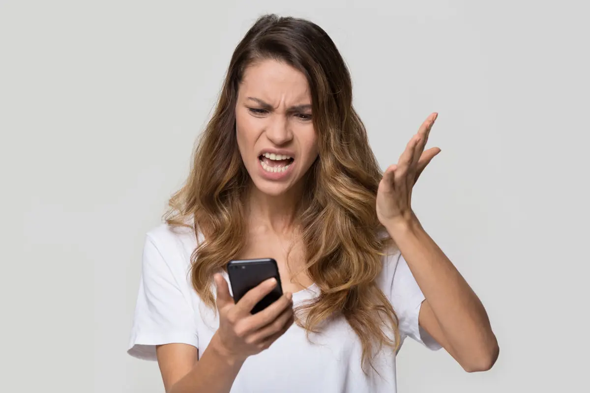 llustrasi sinyal perempuan marah hp