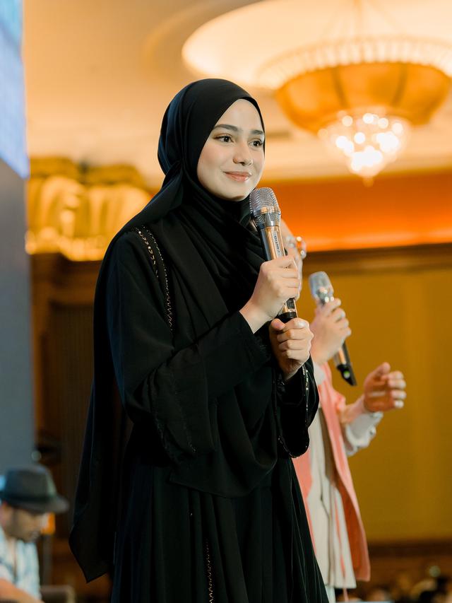 Tampil Berhijab, Ini 7 Potret Syifa Hadju di Acara Kajian yang Sempat Bikin Pangling