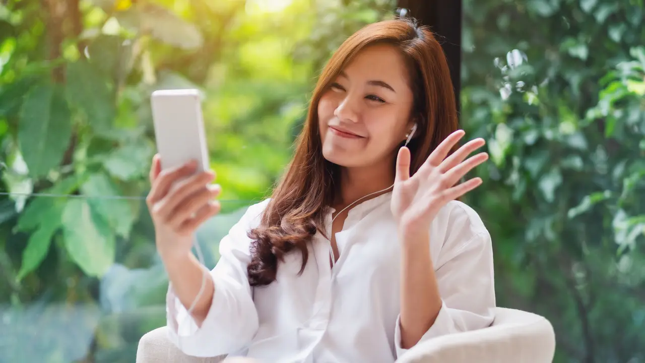 perempuan videocall