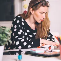 Ilustrasi beauty blogger. (via: getthegloss.com)