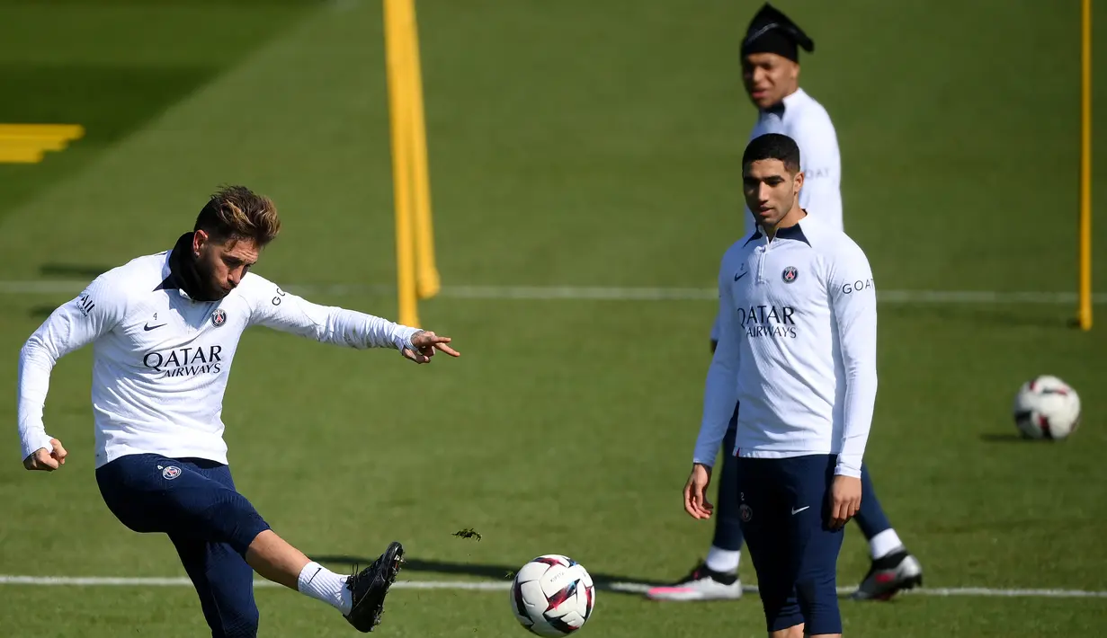 Bagi PSG, laga tandang ini seharusnya bisa mereka menangkan. (Photo by FRANCK FIFE / AFP)