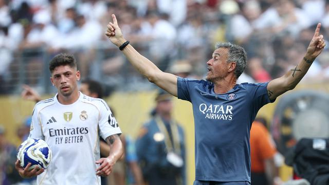 Luis Enrique (Kanan)