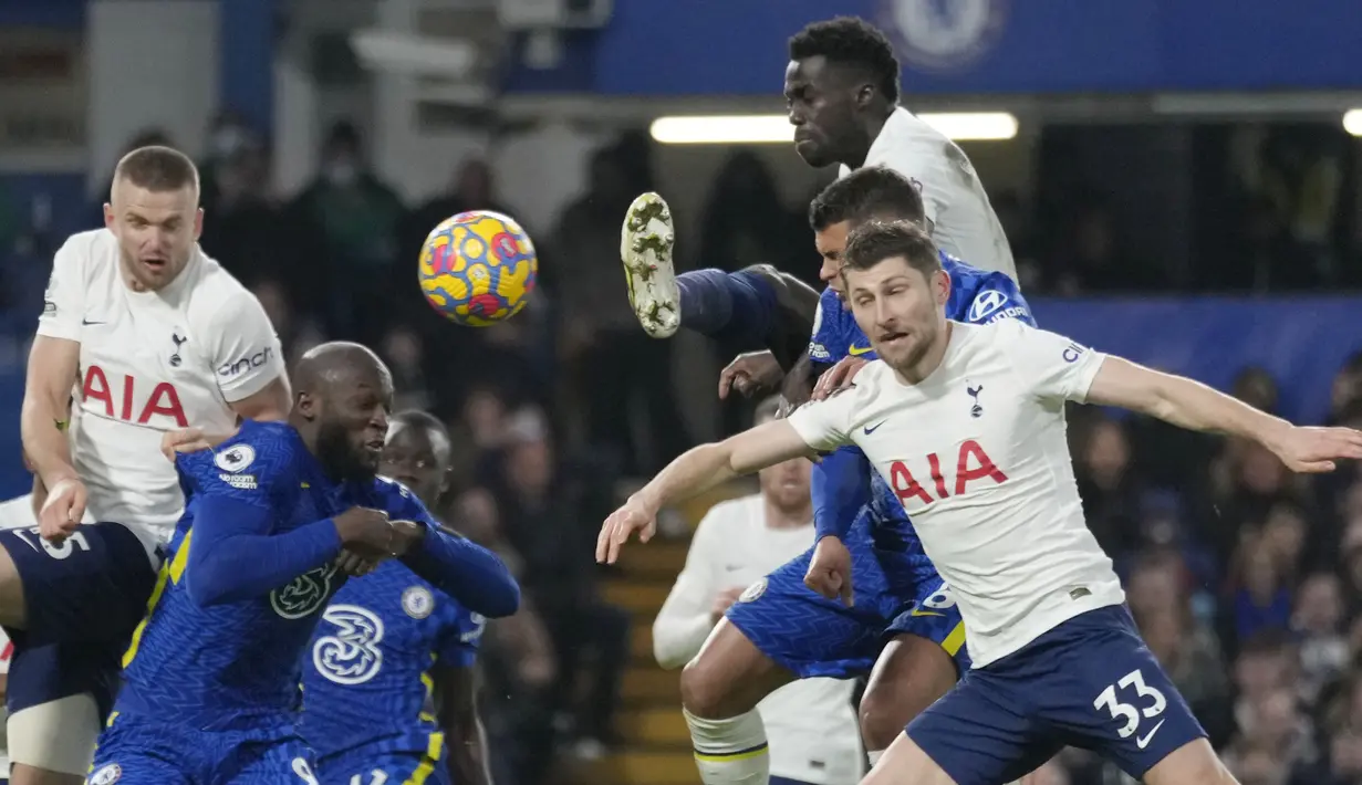 Bertanding dihadapan pendukungnya sendiri, The Blues menang meyakinkan dengan skor 2-0. (AP/Kirsty Wigglesworth)