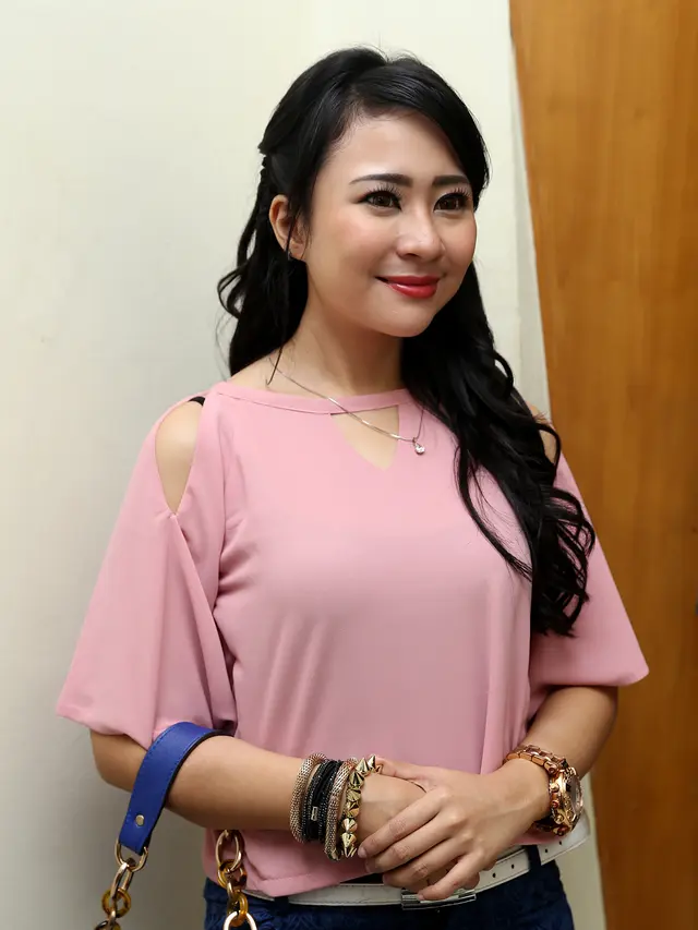 [Bintang]  Chikita Meidy Rindukan Dunia Tarik Suara