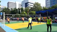 Kementerian Keuangan mengadakan turnamen bola voli untuk memperingati Hari Oeang yang jatuh pada 30 Oktober 2017. (Ilyas/Liputan6.com)