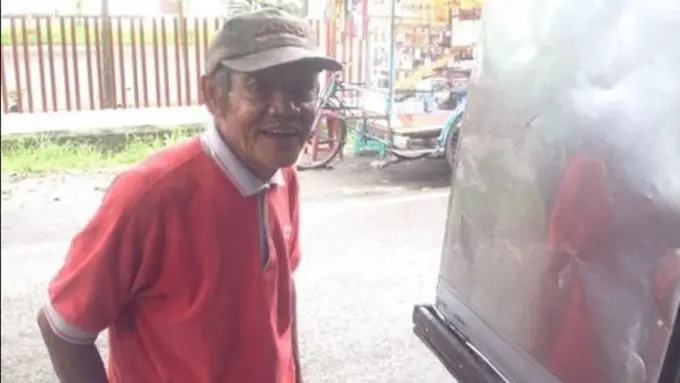 Tak Kenal Lelah, Pak Basir Jualan Roti Sejak 1960-an