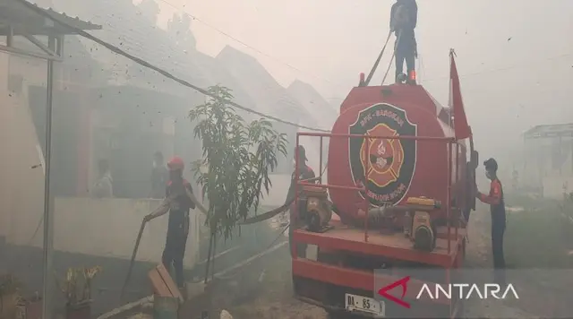 Permukiman Dekat Bandara Syamsudin Noor Dikepung Asap Kebakaran Hutan