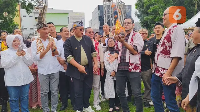 Permainan tradisional boles pada festival Pekan Kebudayaan Daerah Jawa Barat di Lapang Merdeka Kota Sukabumi (Liputan6.com/Fira Syahrin).
