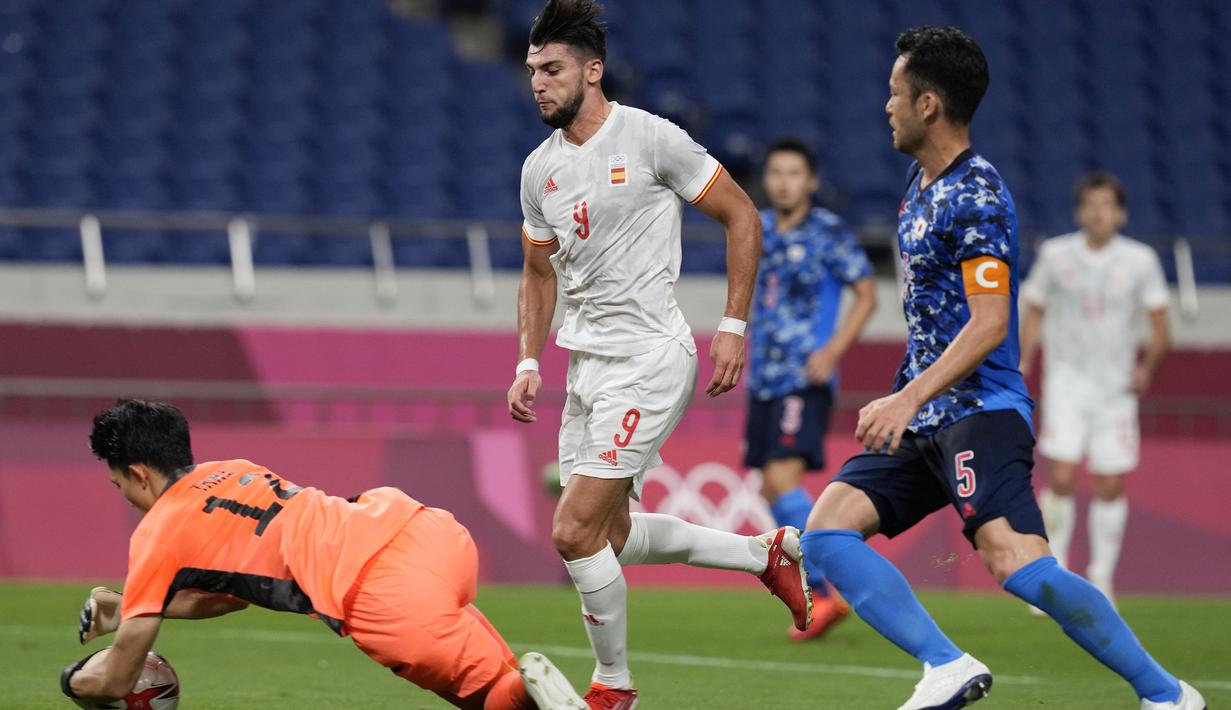 Di akhir babak kedua, tepatnya di menit ke-90 Spanyol lagi-lagi membuang peluang. Rafa Mir melepaskan tendangan dari jarak dekat yang masih mampu ditangkap kiper Jepang, Kosei Tani. Babak kedua berakhir 0-0. (Foto: AP/Martin Mejia)