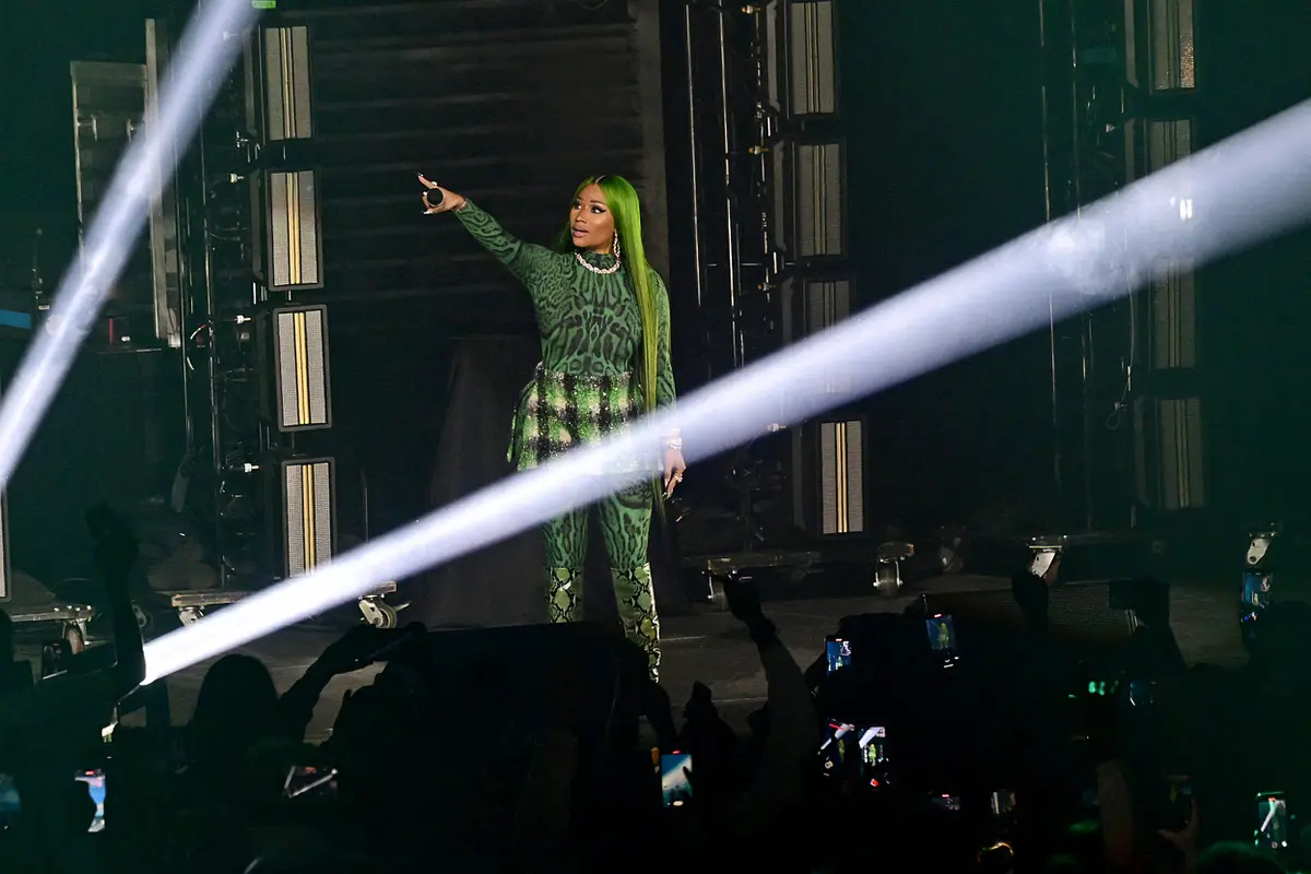 Gaya Nicki Minaj di Atas Panggung Powerhouse NYC, Tampil Serba Hijau