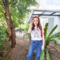 Di tengah masa pandemi seperti sekarang ini memang berdampak ke berbagai sektor, terutama kondisi ekononi. Hal tersebut juga dirasakan Maya Septha. Namun ia merasa sedikit lega karena masih memiliki tabungan untuk kebutuhan sehari-hari. (Instagram/mayaseptha7)