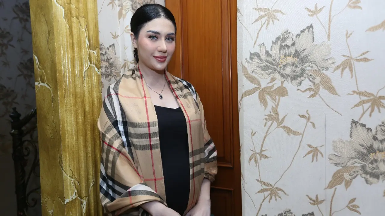 Jelita Callebaut lakukan perawatan saat bosan di rumah.