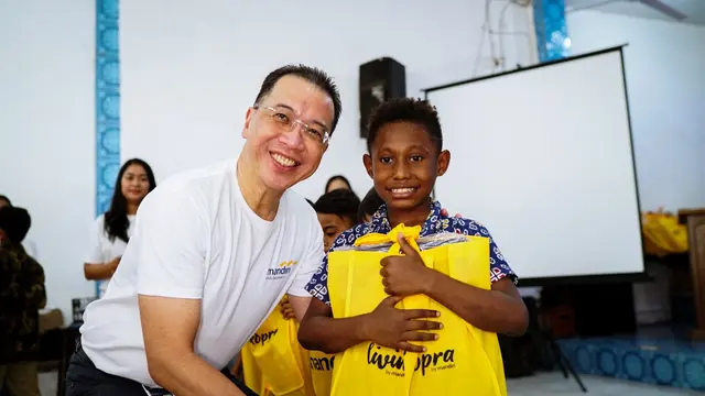 Sambut Hari Natal, Bank Mandiri Salurkan Lebih Dari 2.000 Paket Bantuan ke Seluruh Indonesia