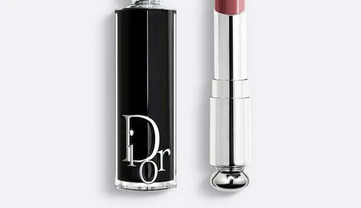 Pulasan bibir kian sempurna dengan Dior Addict Lipstick In #628 Pink Bow. [Foto: valeriaferreiramakeup/ Instagram]